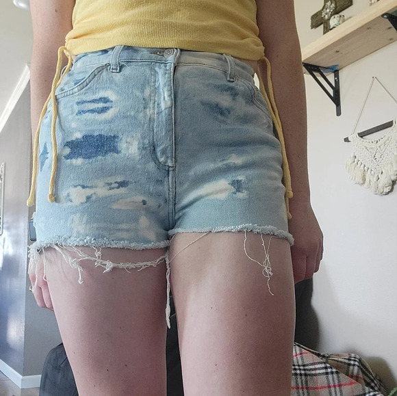 Homemade Bleach Dye Shredded High Rise Shorts -Size Medium - Picture 2 of 8